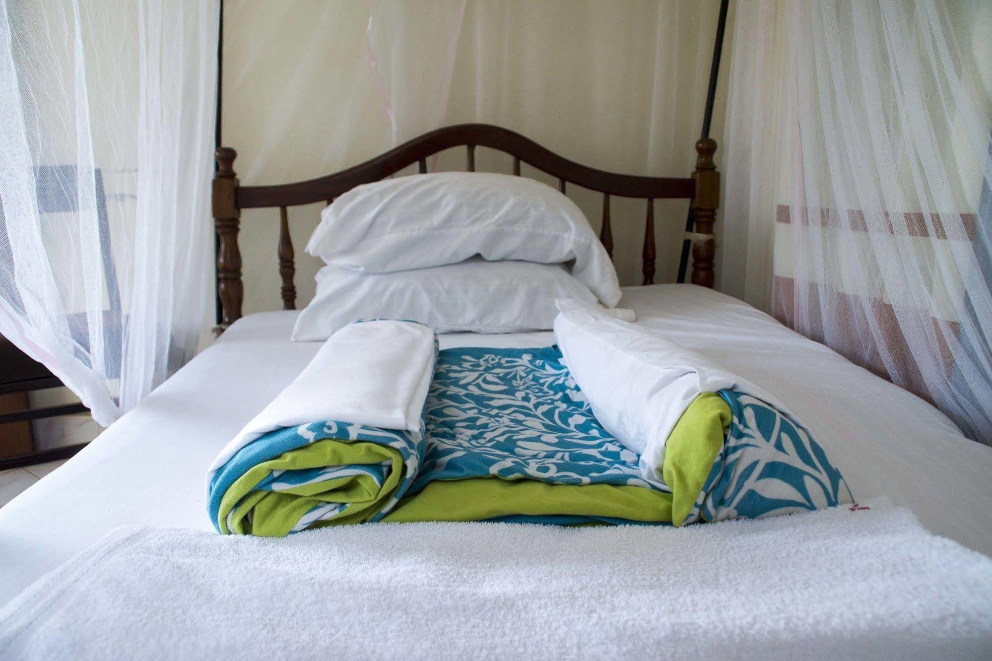 Keba Inn Lyamutundwe Екстериор снимка